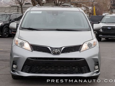 Used 2019 Toyota Sienna XLE w/ XLE Navigation Package image 7