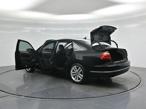 Used 2016 Volkswagen Passat 3.6 SEL Premium image 32