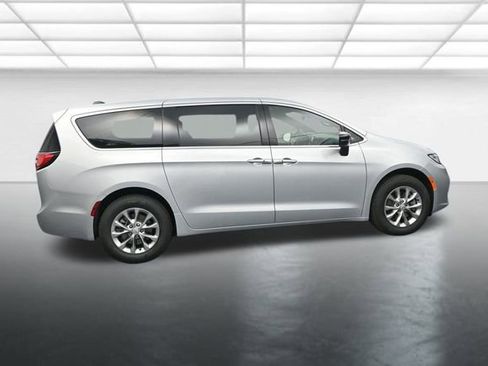New 2026 Chrysler Pacifica Select image 9