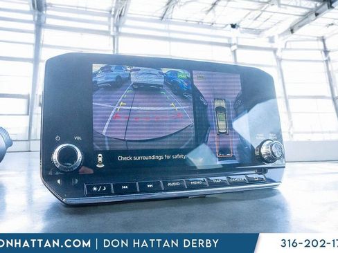 Used 2024 Mitsubishi Outlander SE Black Edition image 8