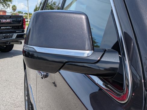 Used 2018 Cadillac Escalade Premium Luxury AWD/4WD image 11