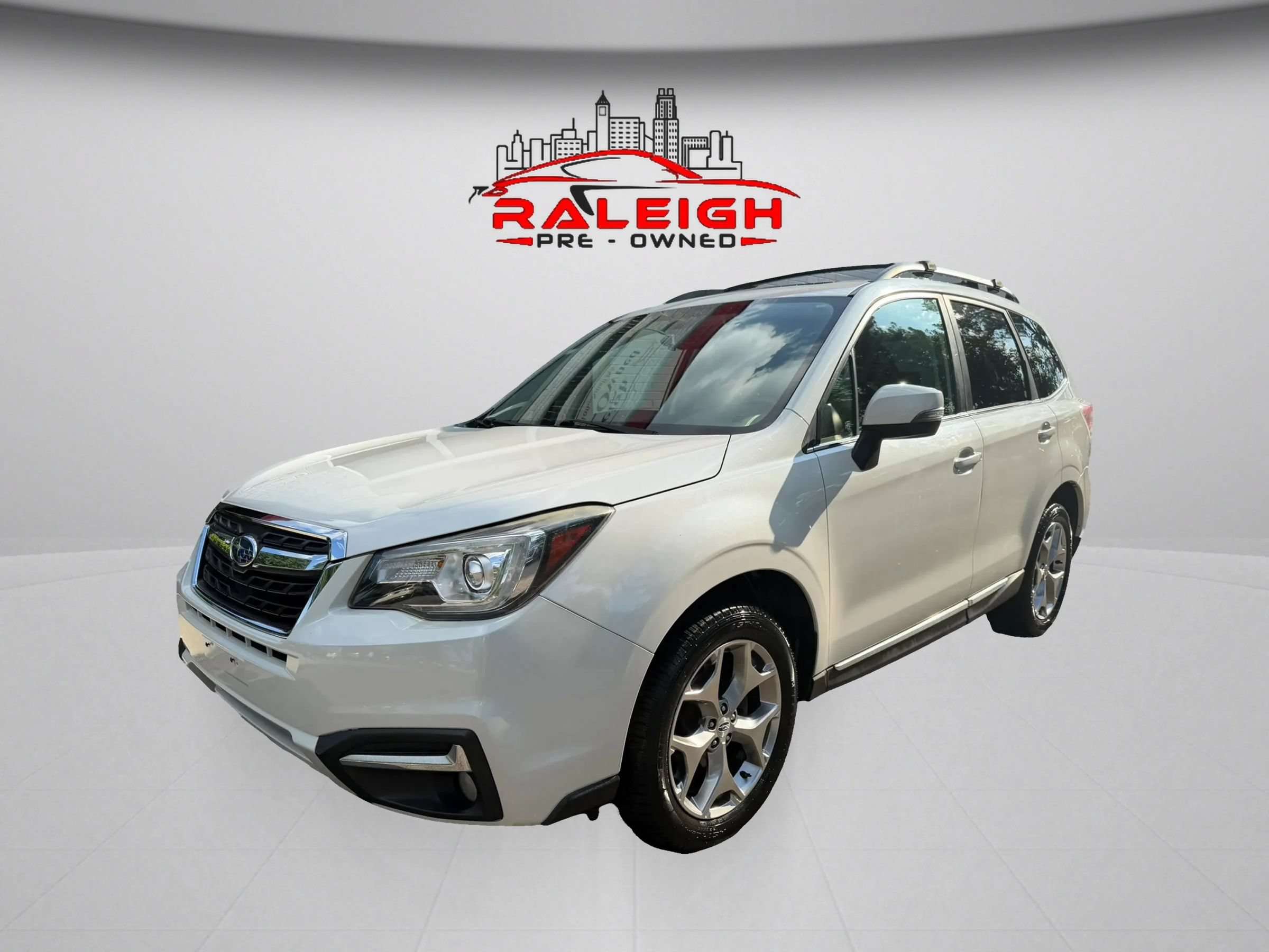 Used 2018 Subaru Forester 2.5i Touring w/ Popular Package #3B AWD/4WD image 2