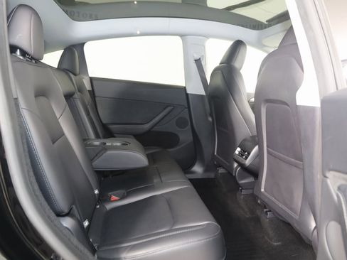 Used 2025 Tesla Model Y Long Range image 15