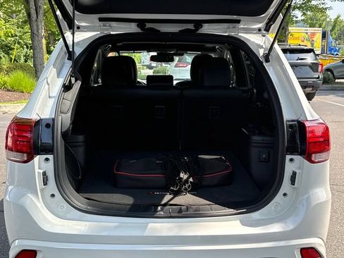 Used 2019 Mitsubishi Outlander 4WD Plug-In Hybrid image 24