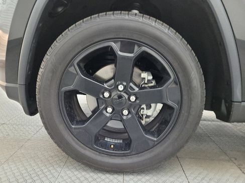 Used 2019 Jeep Grand Cherokee Laredo image 31