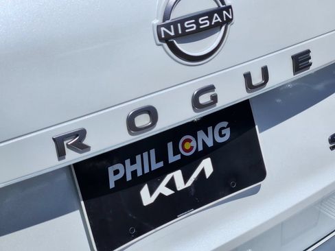 Used 2025 Nissan Rogue SL AWD/4WD image 11