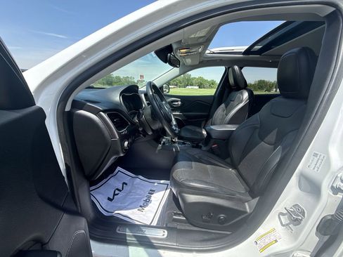 Used 2019 Jeep Cherokee Limited AWD/4WD image 13