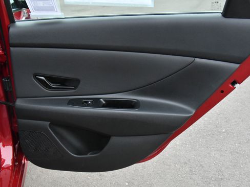 Used 2025 Hyundai Elantra Sport image 36