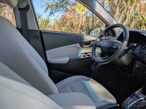 Used 2023 Hyundai Kona SEL w/ Winter Weather Package image 12