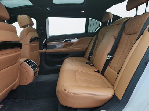 Used 2019 BMW 750i xDrive w/ Executive Package AWD/4WD image 25