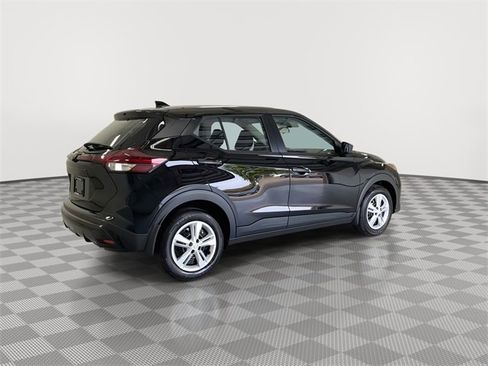 Certified 2025 Nissan Kicks Play S image 12