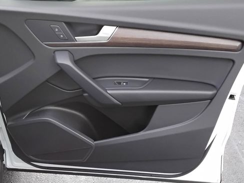 Certified 2024 Audi Q5 e Premium w/ Convenience Package image 25