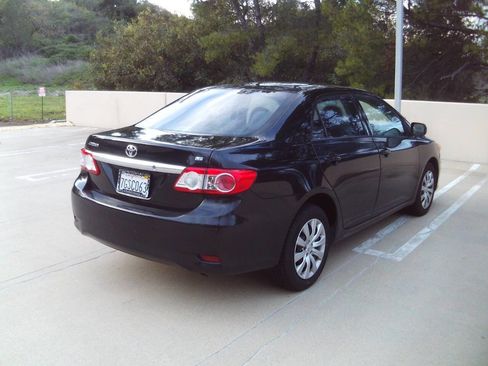Used 2012 Toyota Corolla LE image 2
