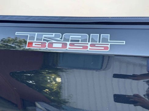 Used 2020 Chevrolet Silverado 1500 LT Trail Boss AWD/4WD image 43