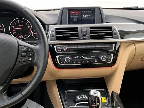 Used 2018 BMW 320i Sedan image 9