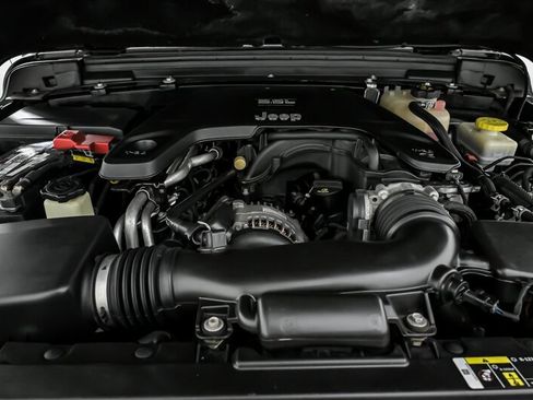 Used 2019 Jeep Wrangler Unlimited Sahara image 14