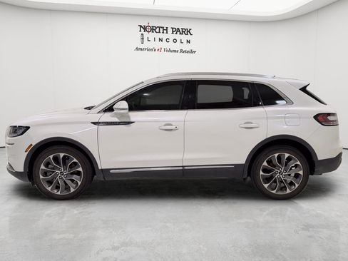 Used 2023 Lincoln Nautilus Reserve w/ Class II Trailer Tow Package FWD image 2