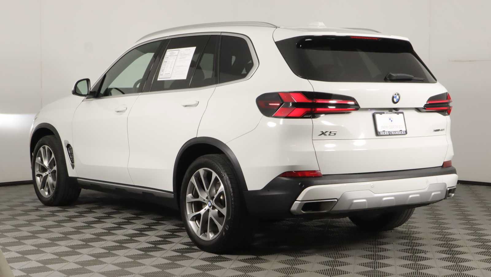 Used 2024 BMW X5 xDrive40i AWD/4WD image 4