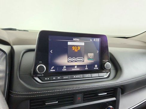 Used 2023 Nissan Rogue SV FWD image 31