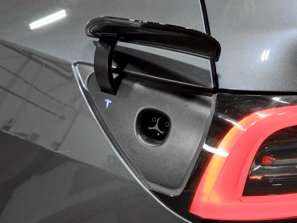 Used 2023 Tesla Model Y Performance AWD/4WD image 5