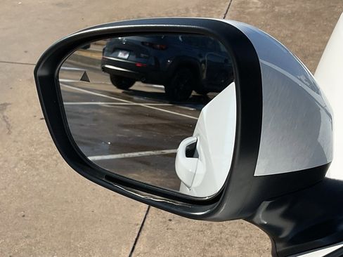 Used 2025 Nissan Kicks SV image 11