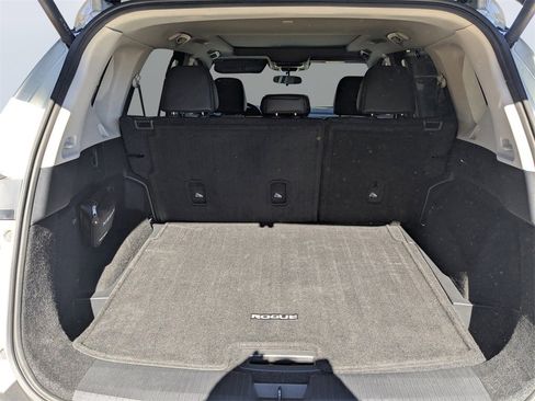 Used 2022 Nissan Rogue SV w/ SV Premium Package image 12