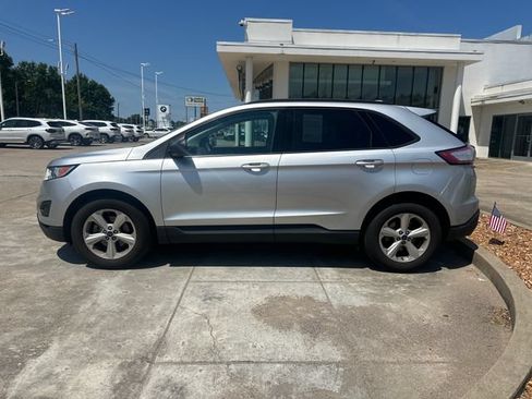 Used 2018 Ford Edge SE FWD image 2