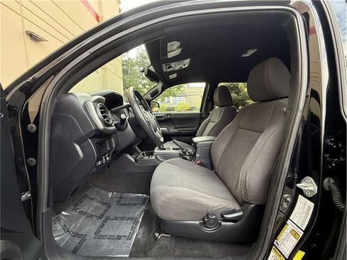 Used 2017 Toyota Tacoma TRD Off-Road image 11