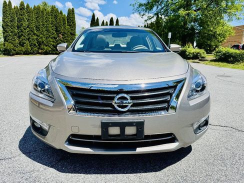 Used 2013 Nissan Altima 2.5 SL w/ Technology Pkg FWD image 2