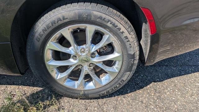 Used 2021 Chrysler Pacifica Touring-L AWD/4WD image 26