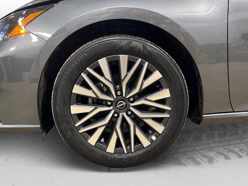 Used 2025 Nissan Altima 2.5 SV image 43