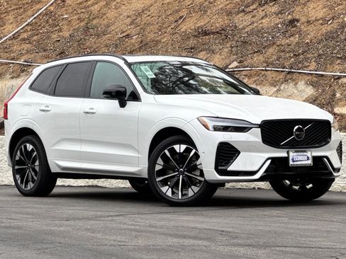 New 2026 Volvo XC60 T8 Plus w/ Climate Package PRO AWD/4WD image 2
