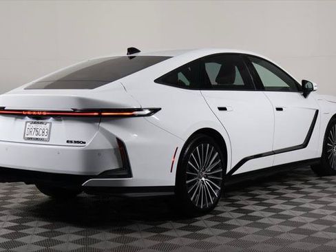 Certified 2026 Lexus ES 350e w/ Convenience Package FWD image 4