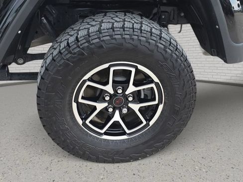 Used 2024 Jeep Gladiator Rubicon AWD/4WD image 33