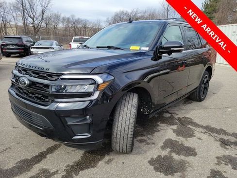 Used 2023 Ford Expedition Limited image 7