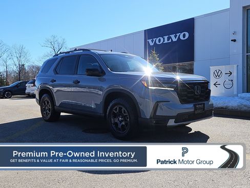 Used 2024 Honda Pilot TrailSport image 1