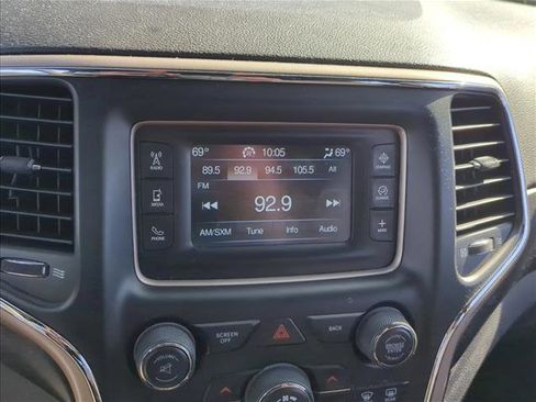 Used 2017 Jeep Grand Cherokee Laredo w/ Quick Order Package 23E image 20