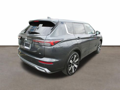 Used 2025 Mitsubishi Outlander SE AWD/4WD image 3