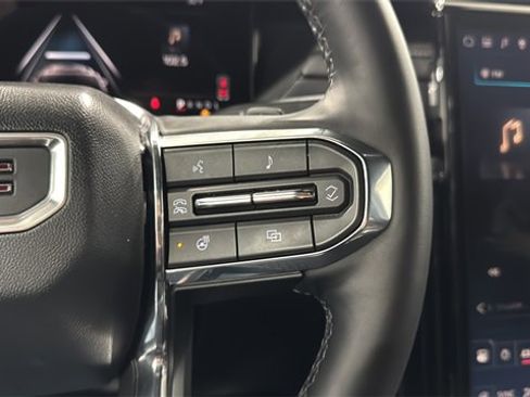 Used 2025 GMC Acadia Elevation image 18