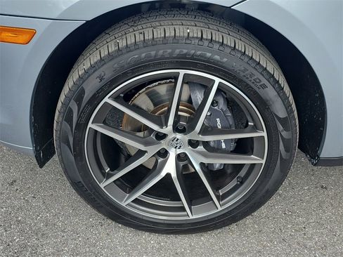 Used 2025 Porsche Macan image 12