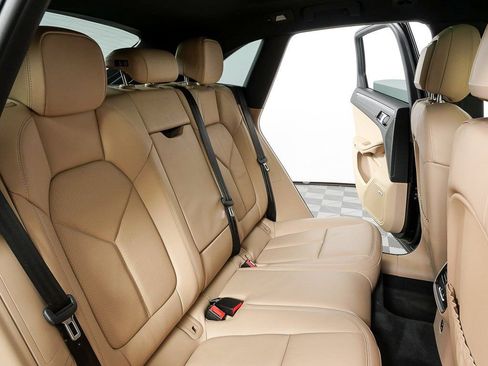 Certified 2025 Porsche Macan image 23