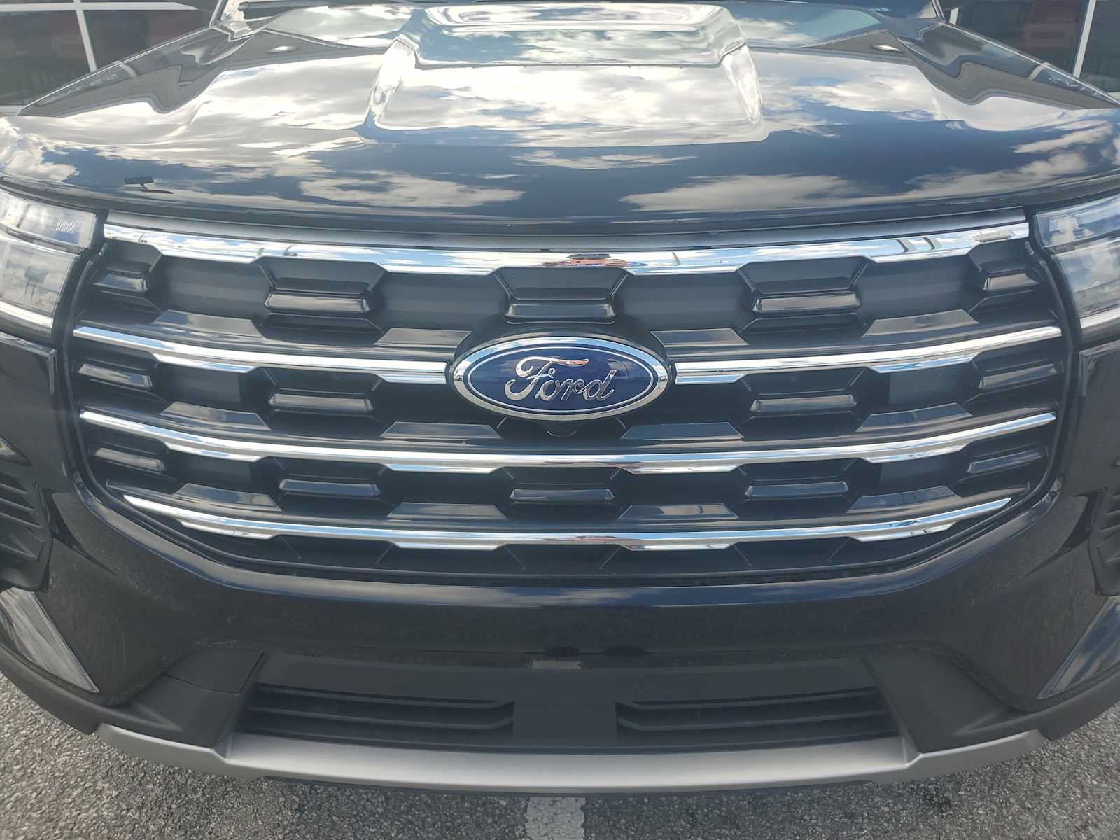 Used 2025 Ford Explorer Active RWD image 11