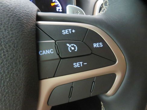 Used 2017 Jeep Grand Cherokee Limited AWD/4WD image 33
