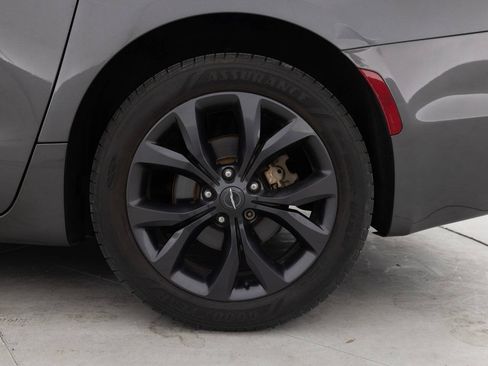 Used 2020 Chrysler Pacifica Touring-L Plus w/ S Appearance Package FWD image 20