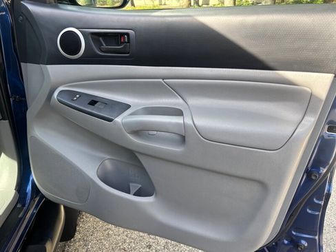 Used 2015 Toyota Tacoma PreRunner w/ SR5 Package image 13