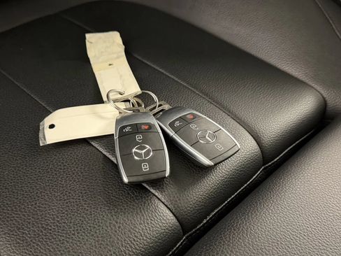 Used 2021 Mercedes-Benz GLB 250 4MATIC image 41