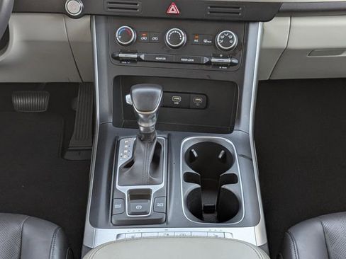 Certified 2024 Kia Carnival LX image 11