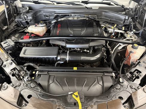 Used 2018 Alfa Romeo Stelvio AWD image 32
