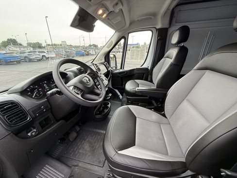 Used 2026 RAM ProMaster 2500 w/ Convenience Group FWD image 9