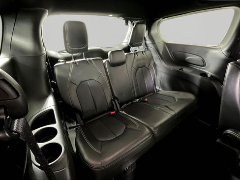 Used 2025 Chrysler Pacifica Select FWD image 25